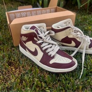 Women’s Air Jordan 1 Mid SE Split